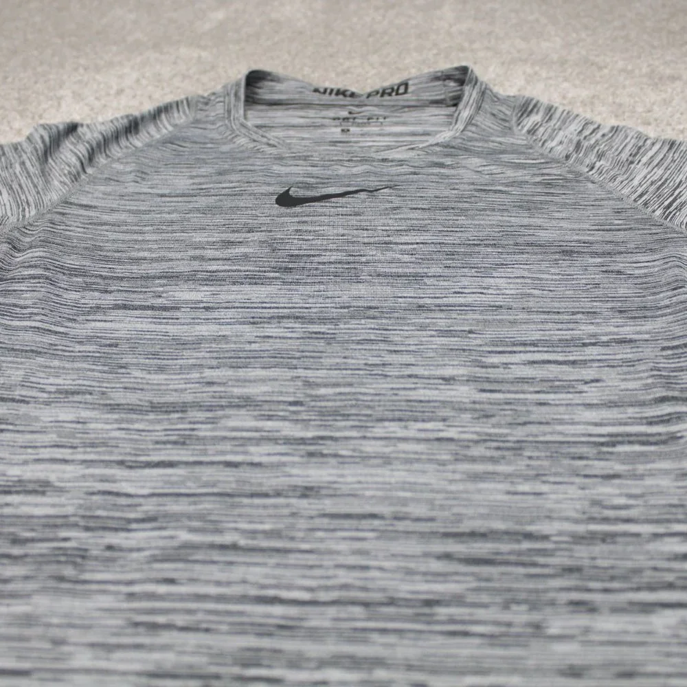 Nike Pro Shirt Mens Small Gray Fitted Dri-Fit Poly/Nylon Stretch S/S Pullover‎